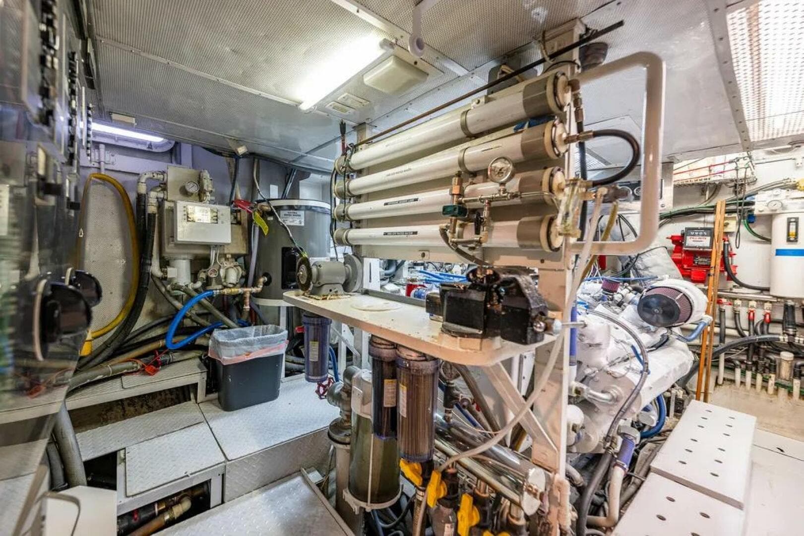 1991 Broward 102 — photo 60