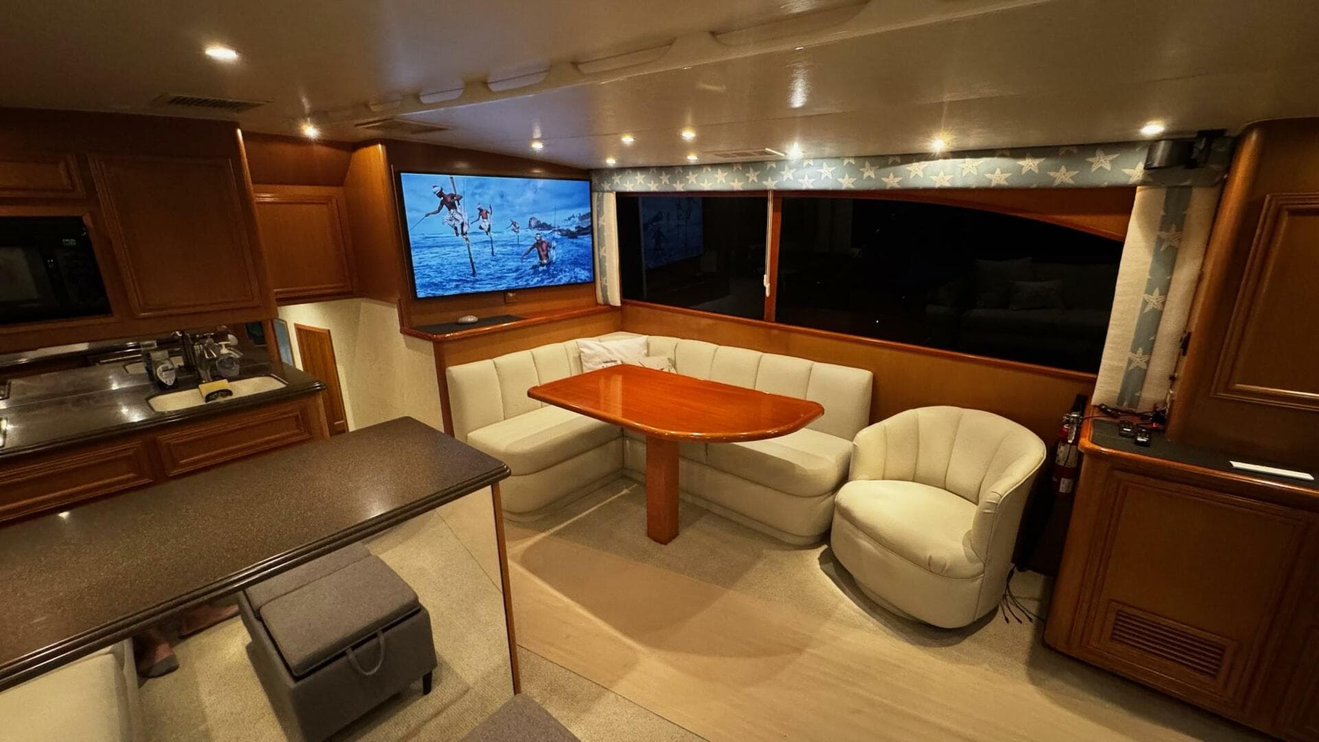 2002 Cavileer 48 Flybridge Sportfisherman — photo 6