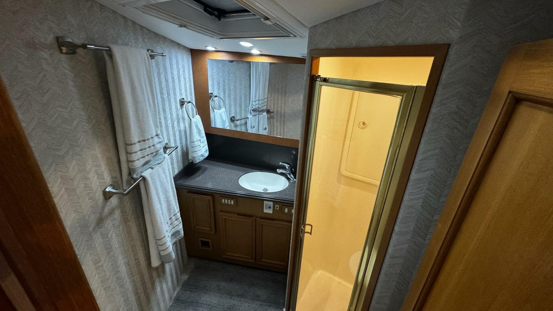 2002 Cavileer 48 Flybridge Sportfisherman — photo 14