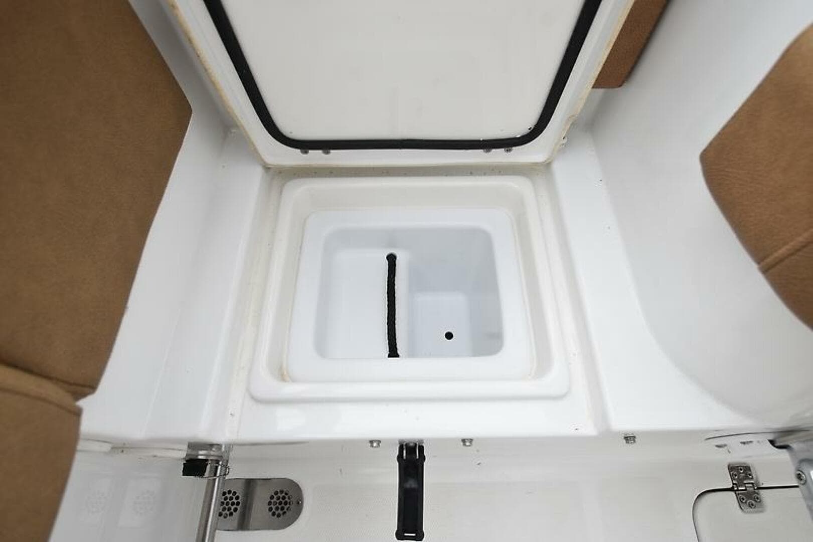 2022 Sea Hunt Gamefish 27 FS — photo 14