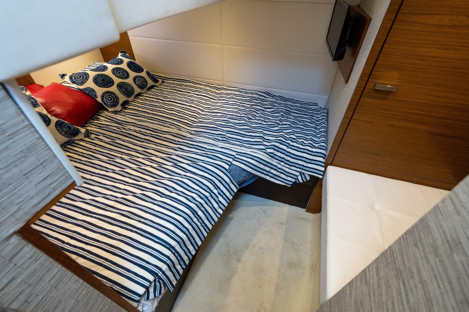 2015 Tiara Yachts 44 Coupe — photo 24