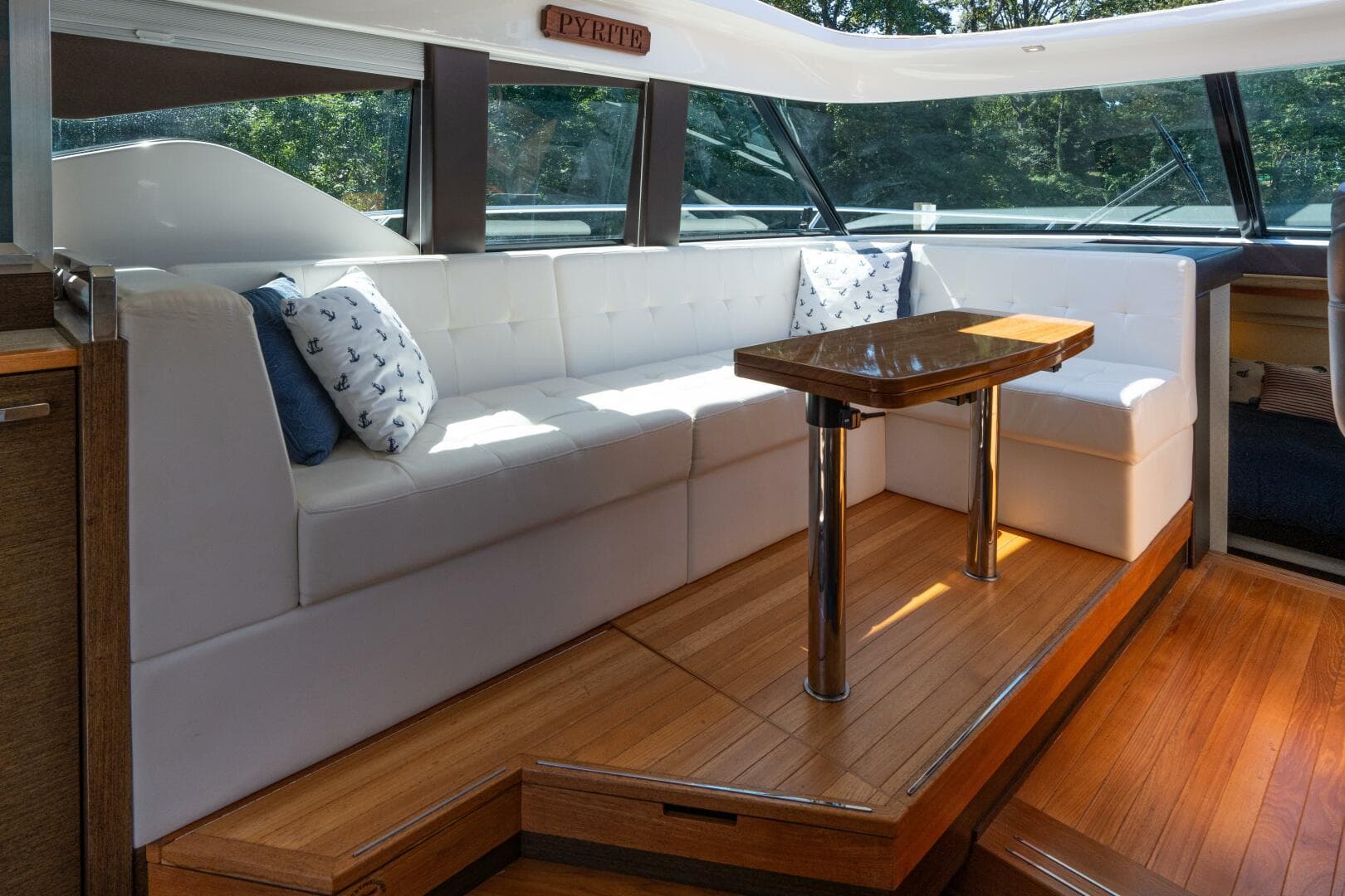 2015 Tiara Yachts 44 Coupe — photo 3