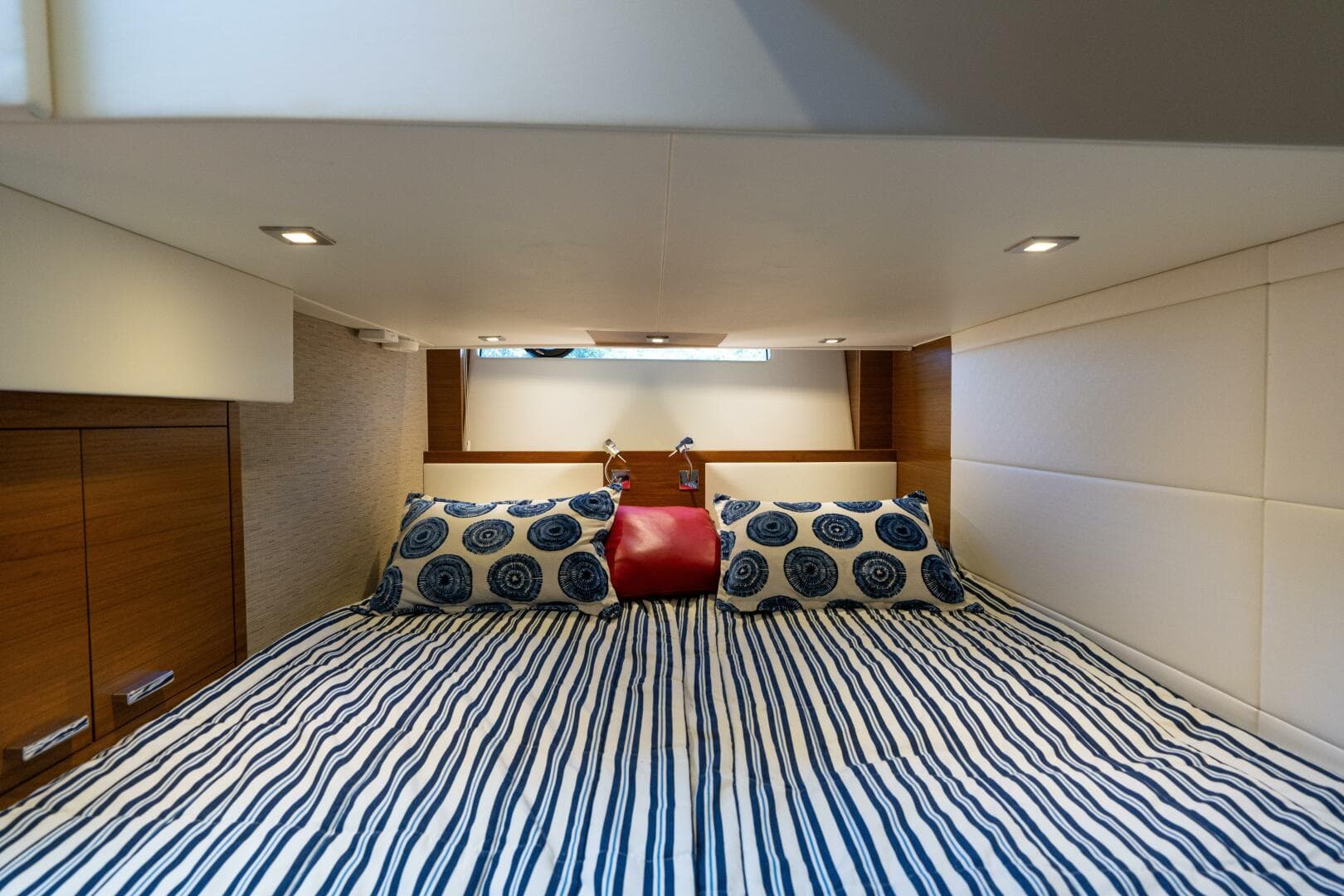 2015 Tiara Yachts 44 Coupe — photo 25