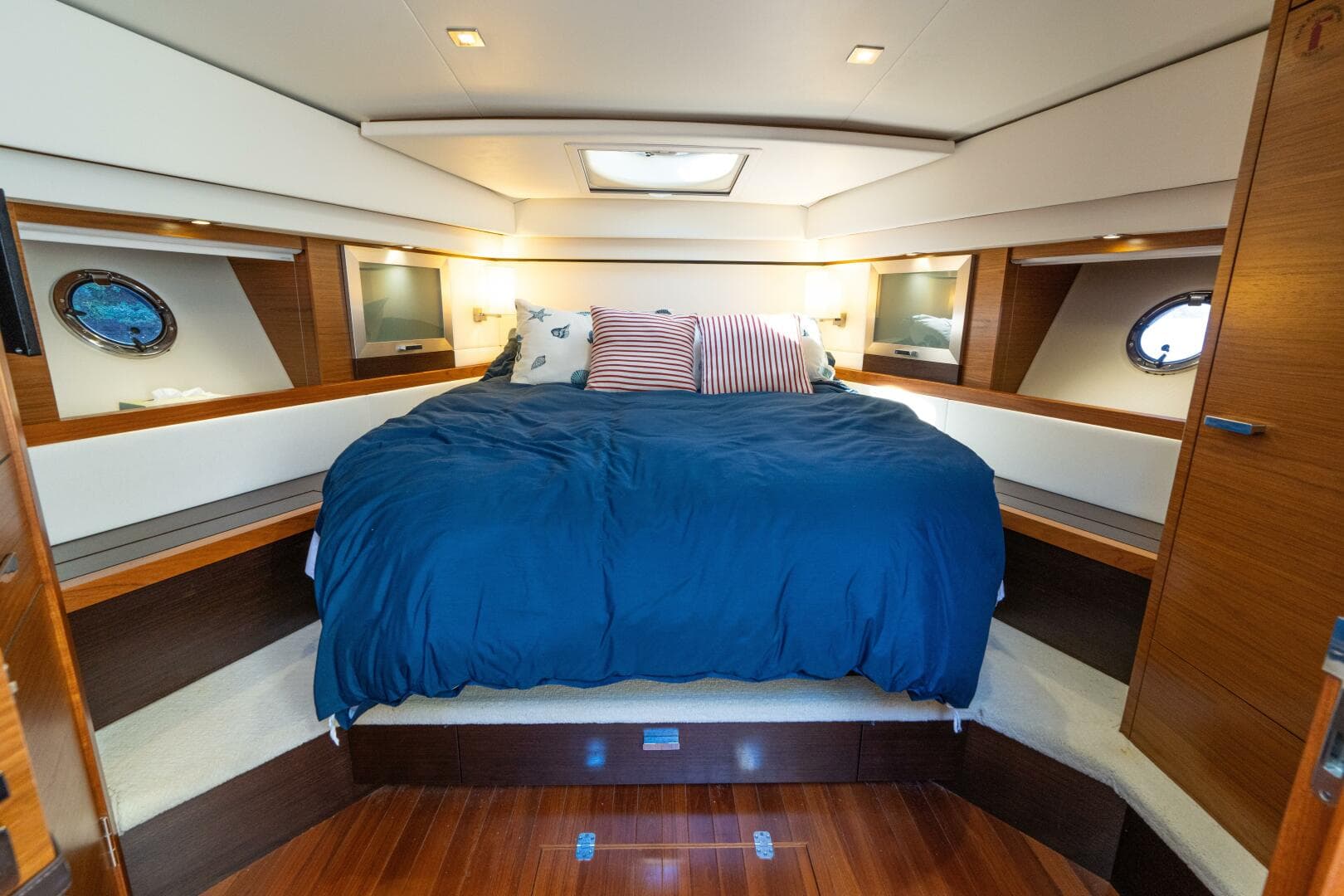 2015 Tiara Yachts 44 Coupe — photo 18