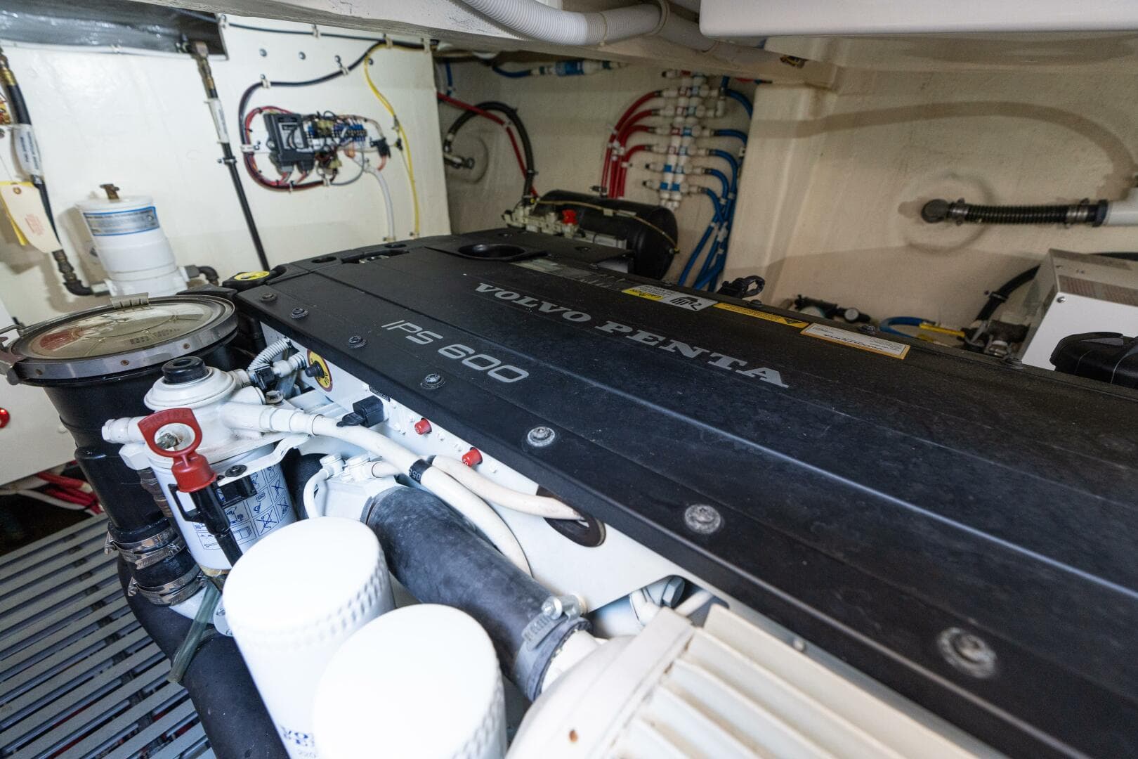 2015 Tiara Yachts 44 Coupe — photo 54