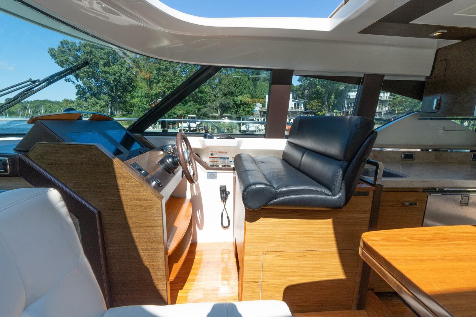 2015 Tiara Yachts 44 Coupe — photo 13