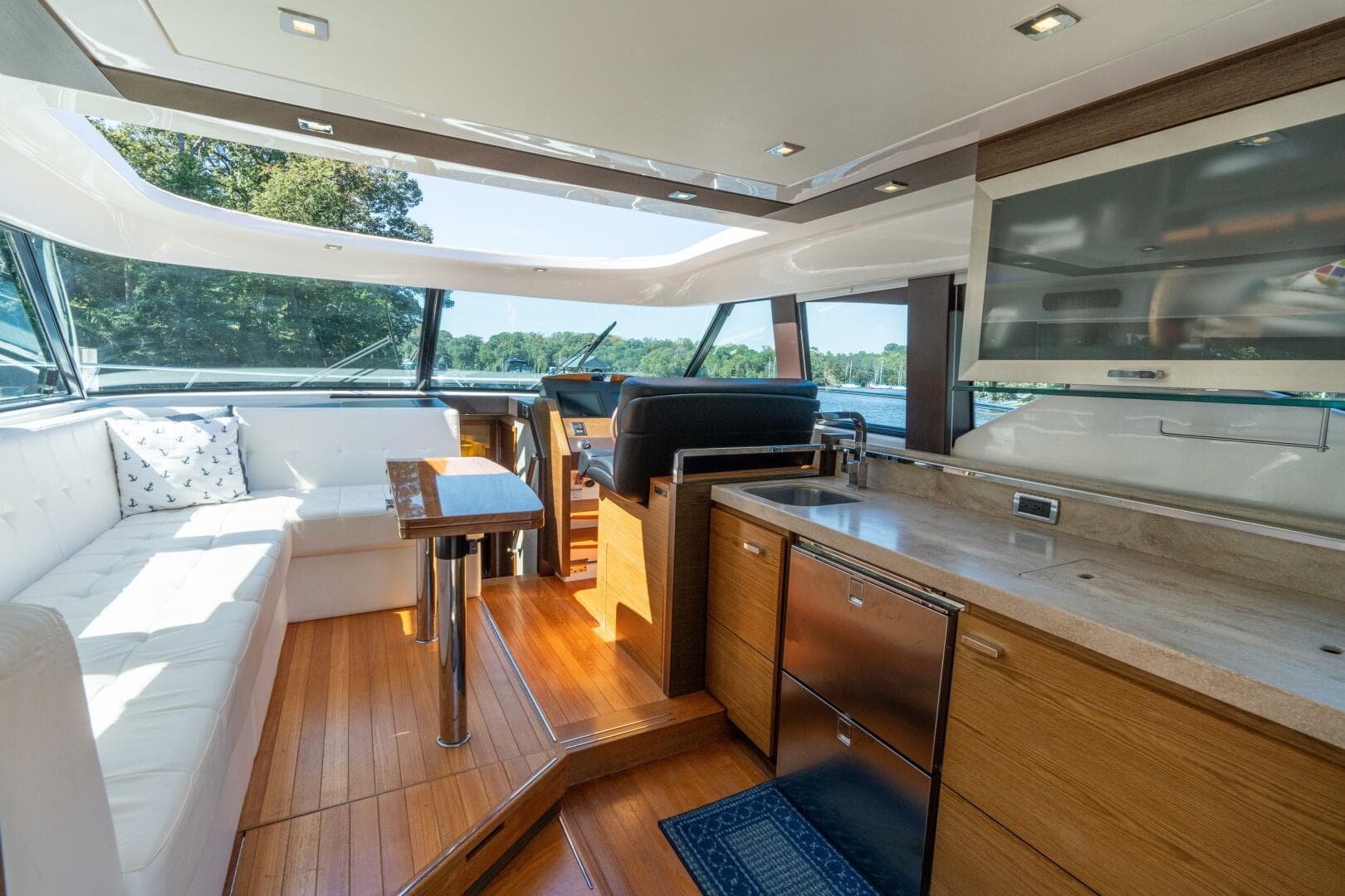 2015 Tiara Yachts 44 Coupe — photo 11