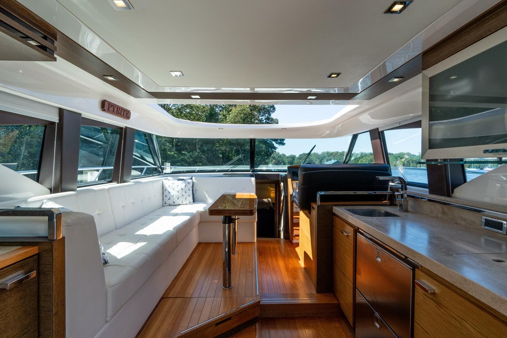 2015 Tiara Yachts 44 Coupe — photo 2