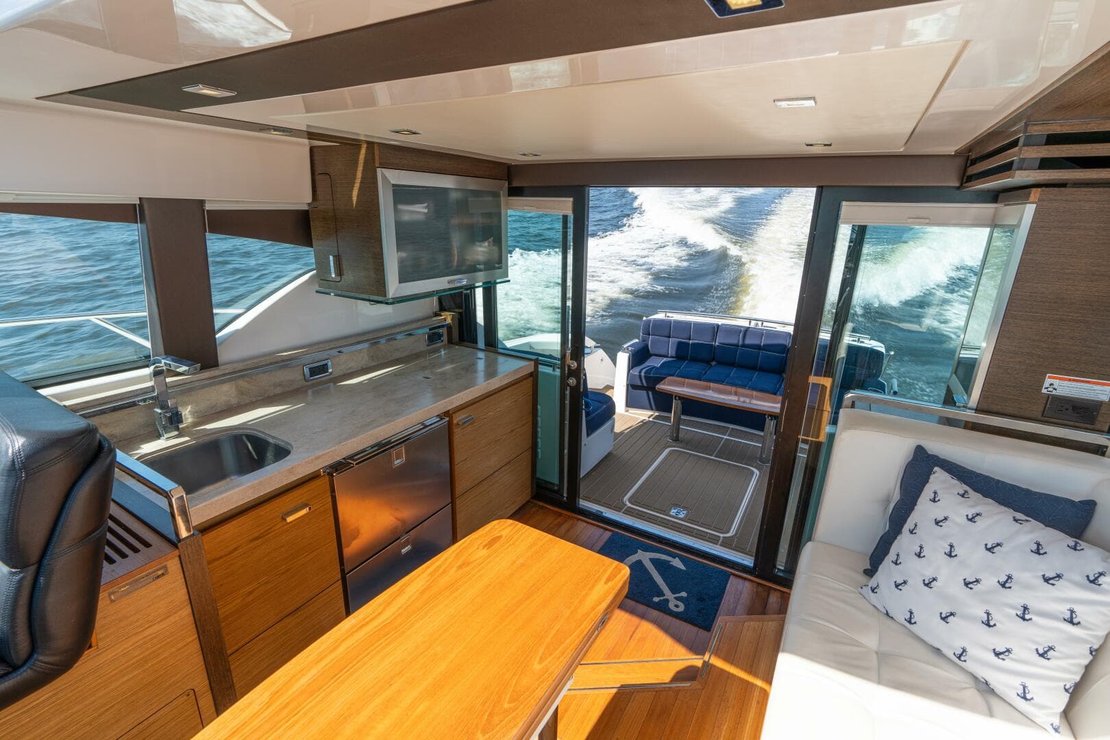 2015 Tiara Yachts 44 Coupe — photo 44