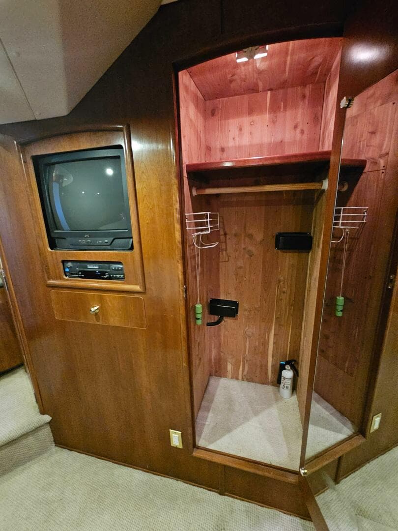 1999 Carver 530 Voyager Pilothouse — photo 34