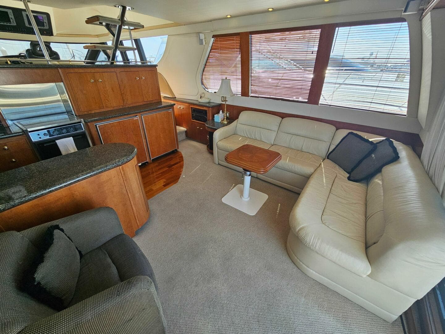 1999 Carver 530 Voyager Pilothouse — photo 16