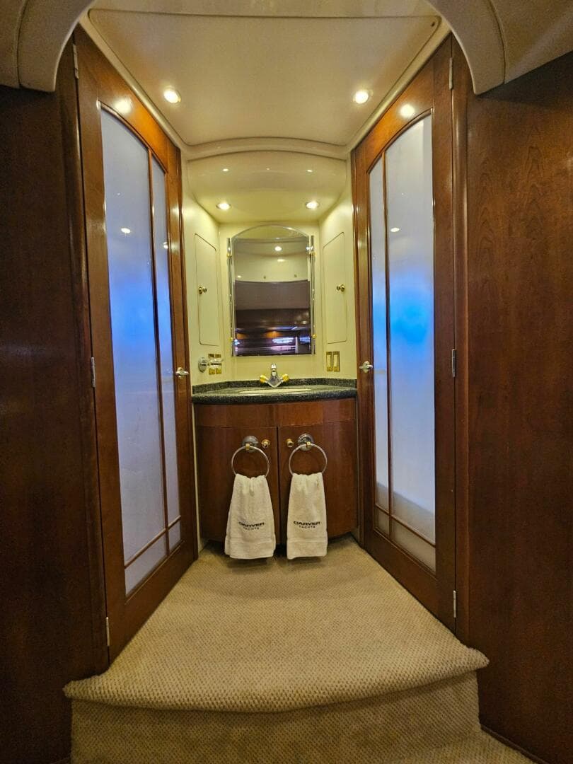 1999 Carver 530 Voyager Pilothouse — photo 35