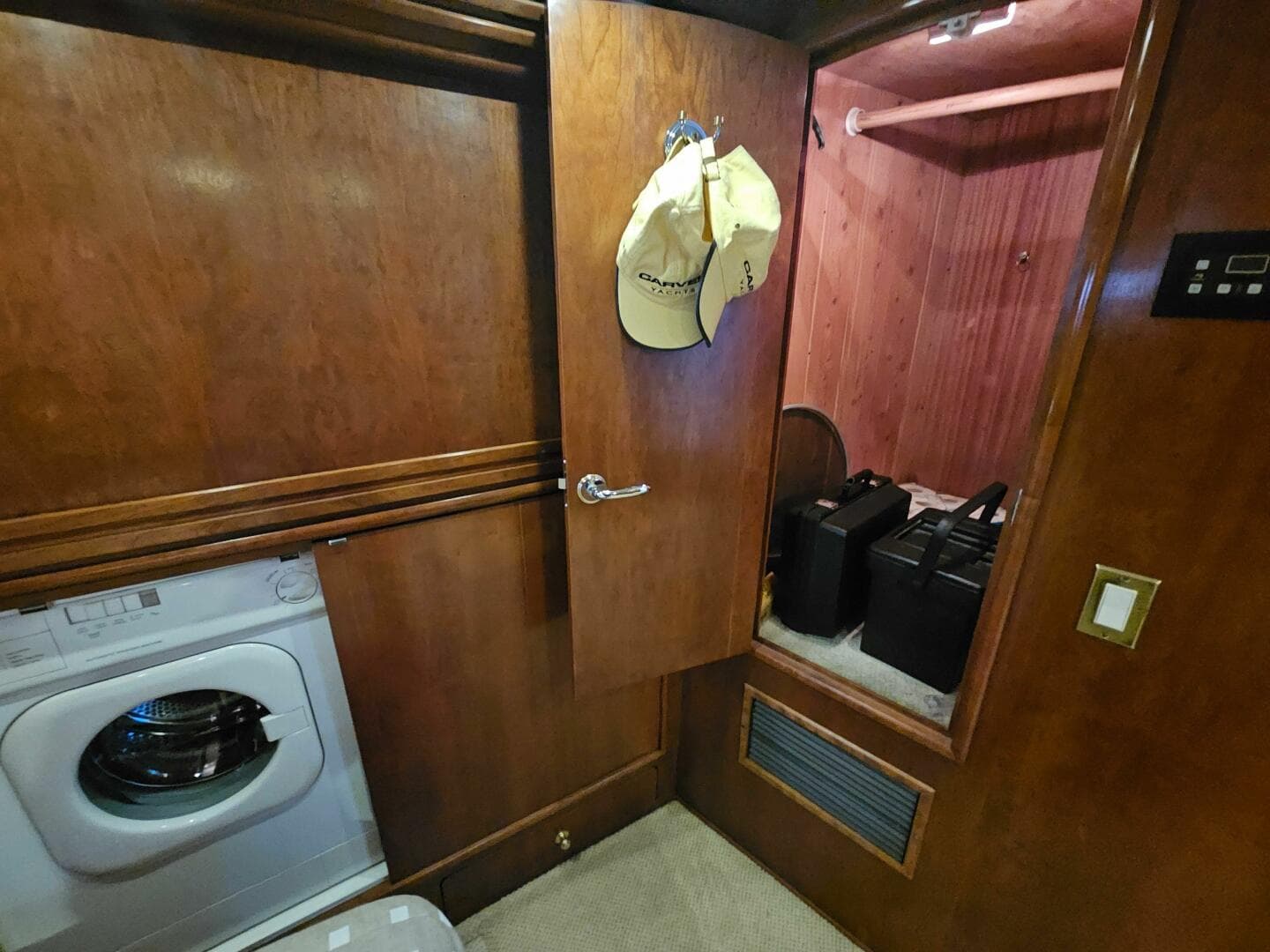 1999 Carver 530 Voyager Pilothouse — photo 39