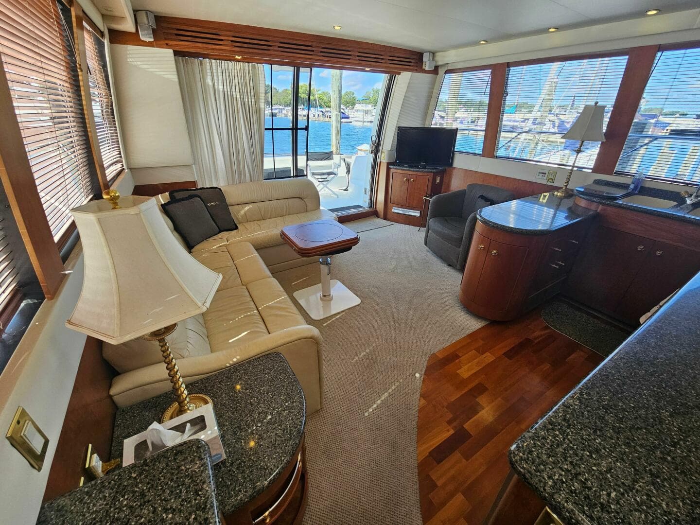 1999 Carver 530 Voyager Pilothouse — photo 17