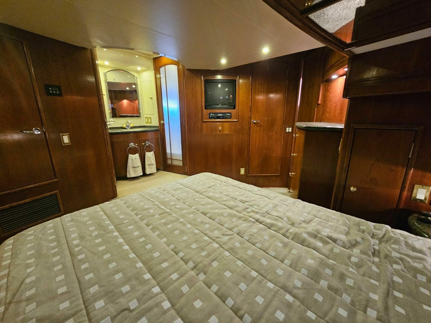 1999 Carver 530 Voyager Pilothouse — photo 33