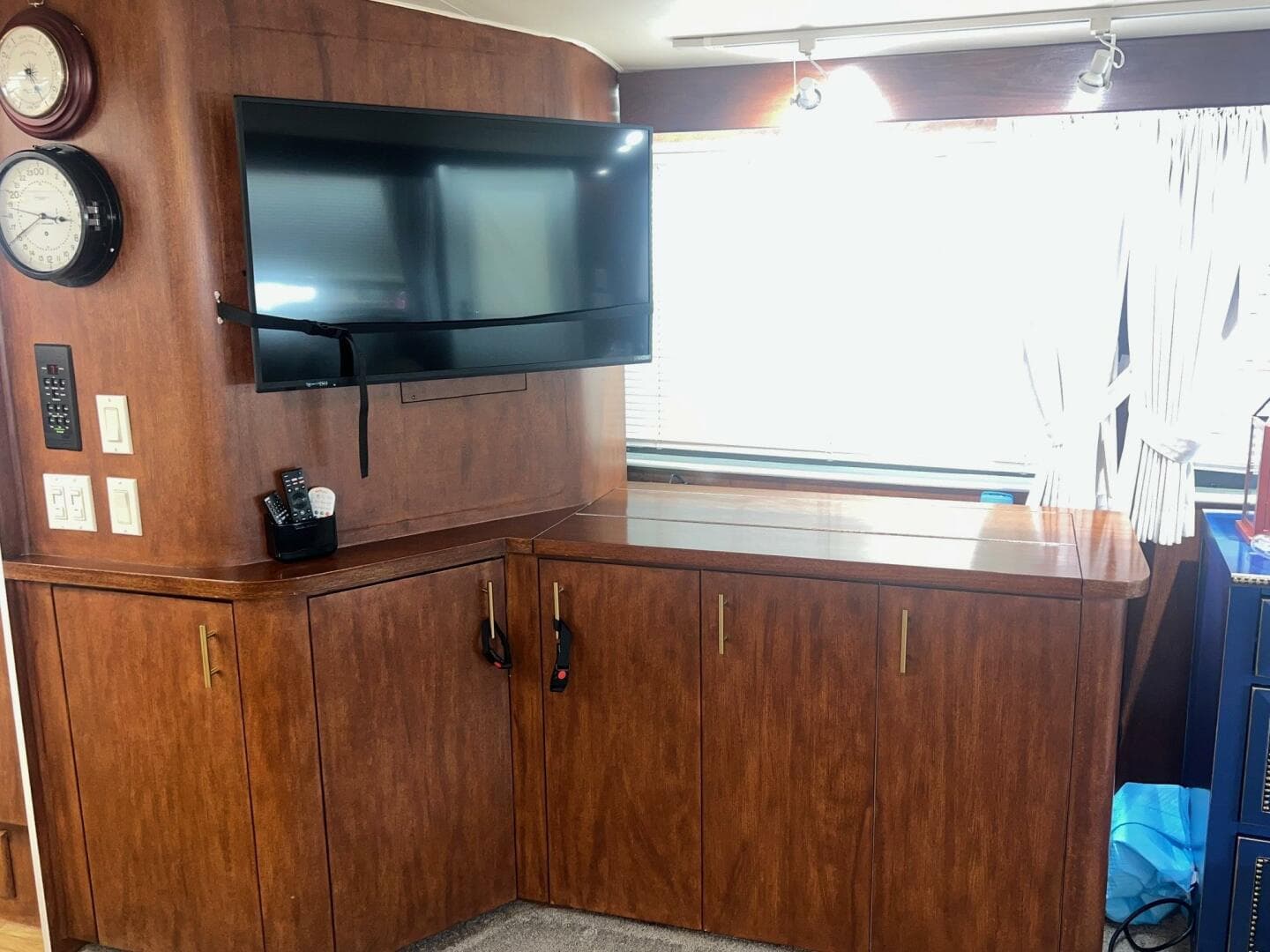 1988 Hatteras Motor Yacht — photo 27