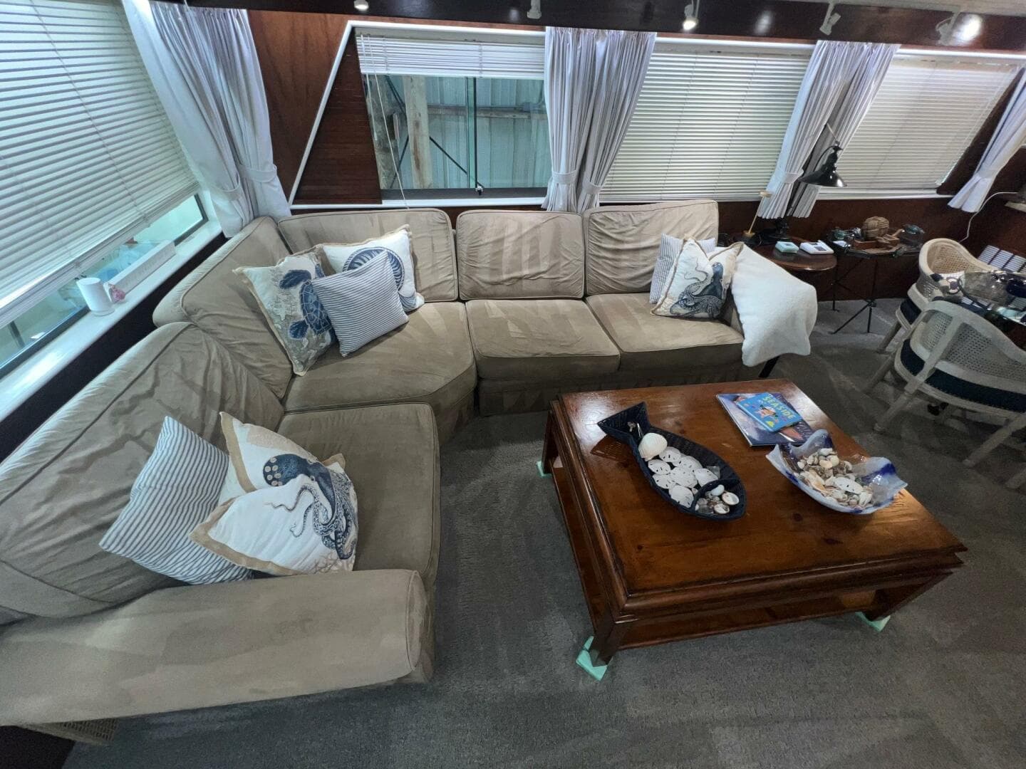 1988 Hatteras Motor Yacht — photo 22