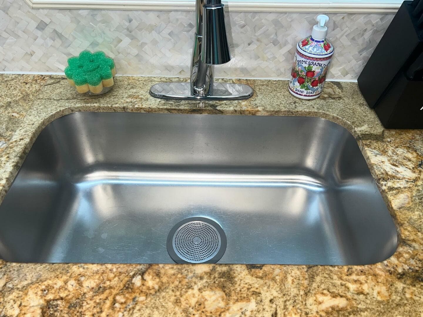 1988 Hatteras Motor Yacht — photo 38