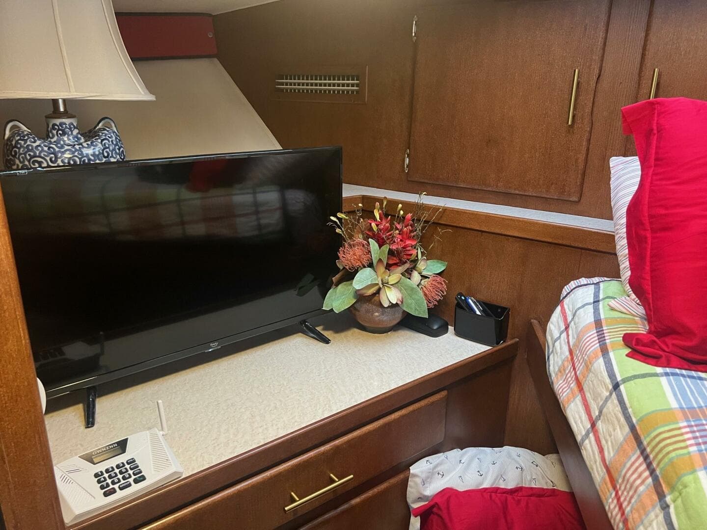 1988 Hatteras Motor Yacht — photo 64