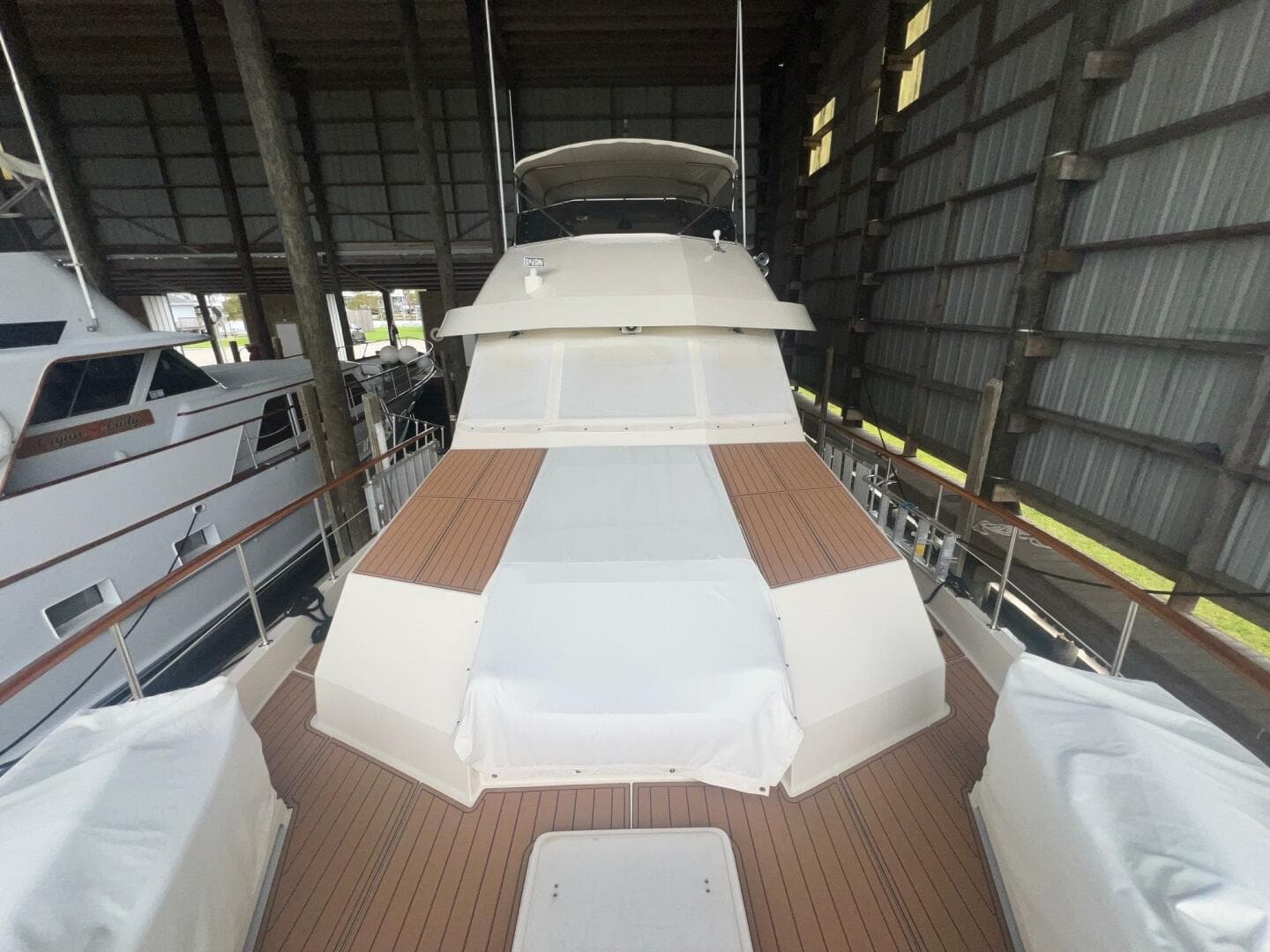 1988 Hatteras Motor Yacht — photo 11
