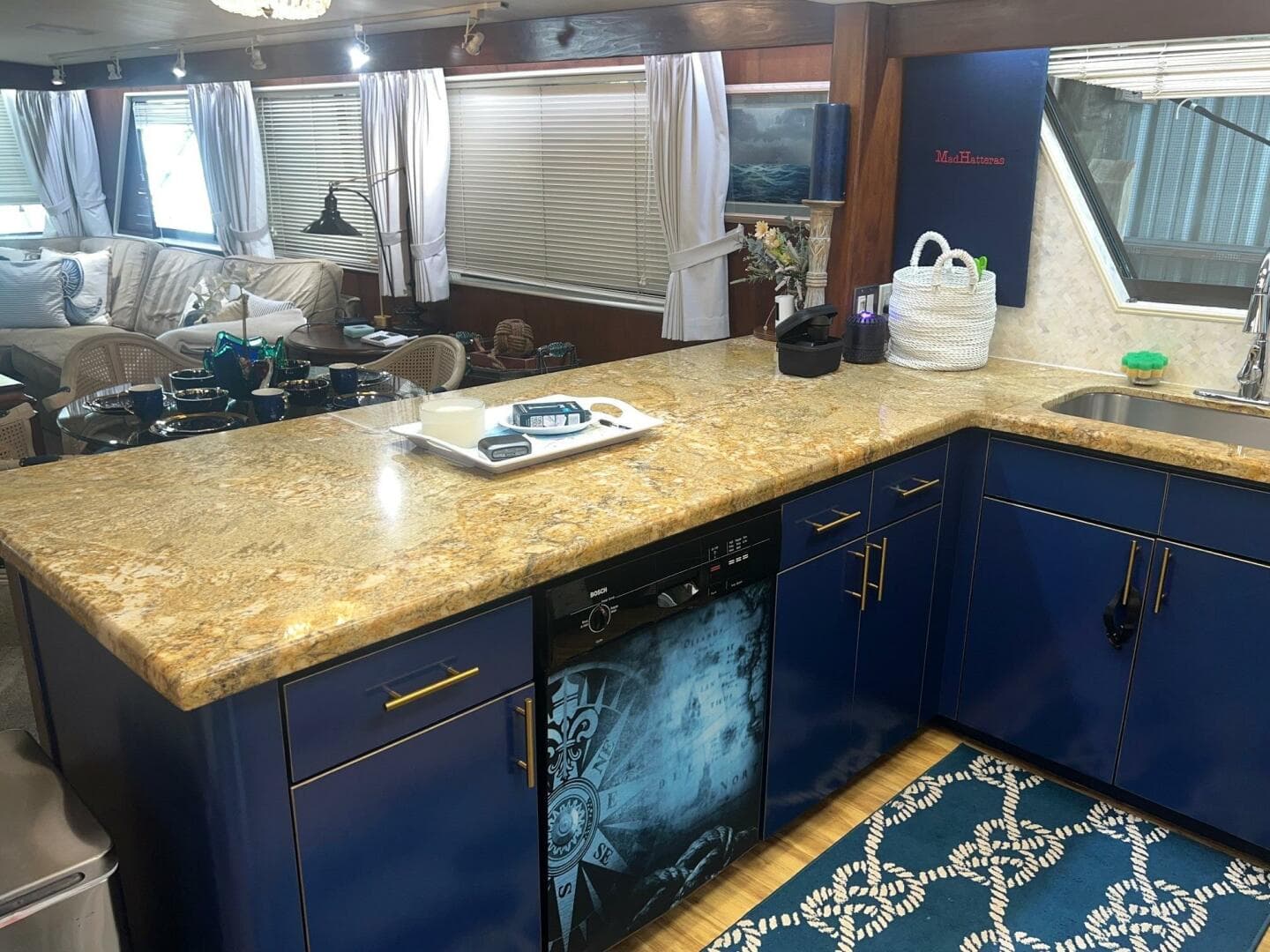 1988 Hatteras Motor Yacht — photo 40