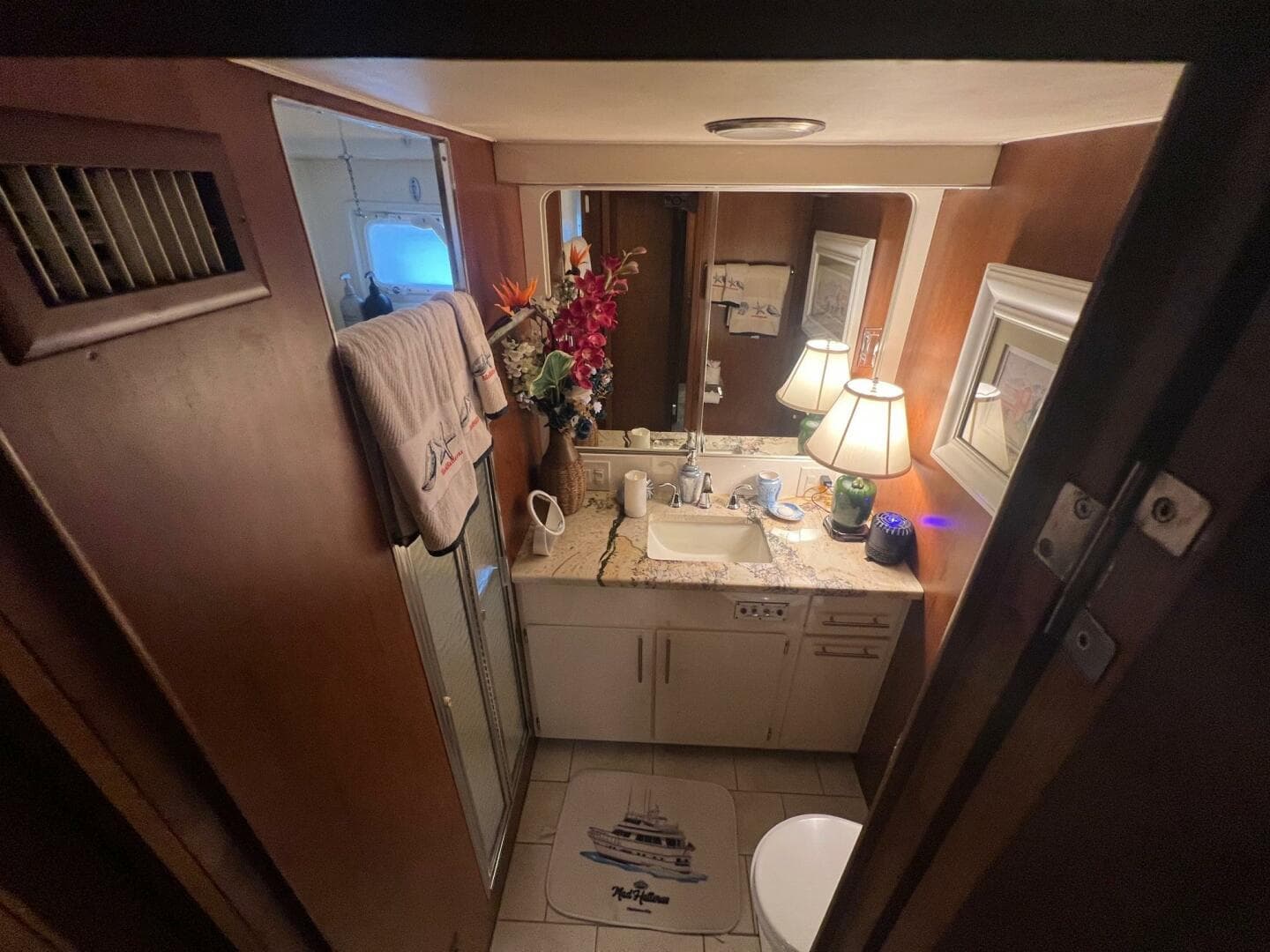 1988 Hatteras Motor Yacht — photo 70