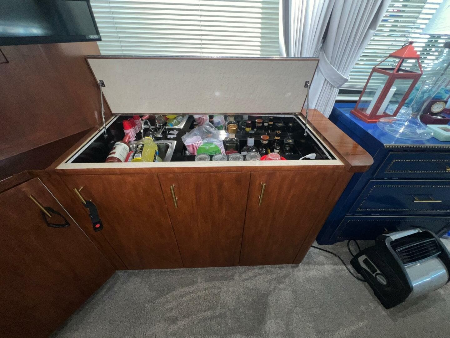 1988 Hatteras Motor Yacht — photo 28