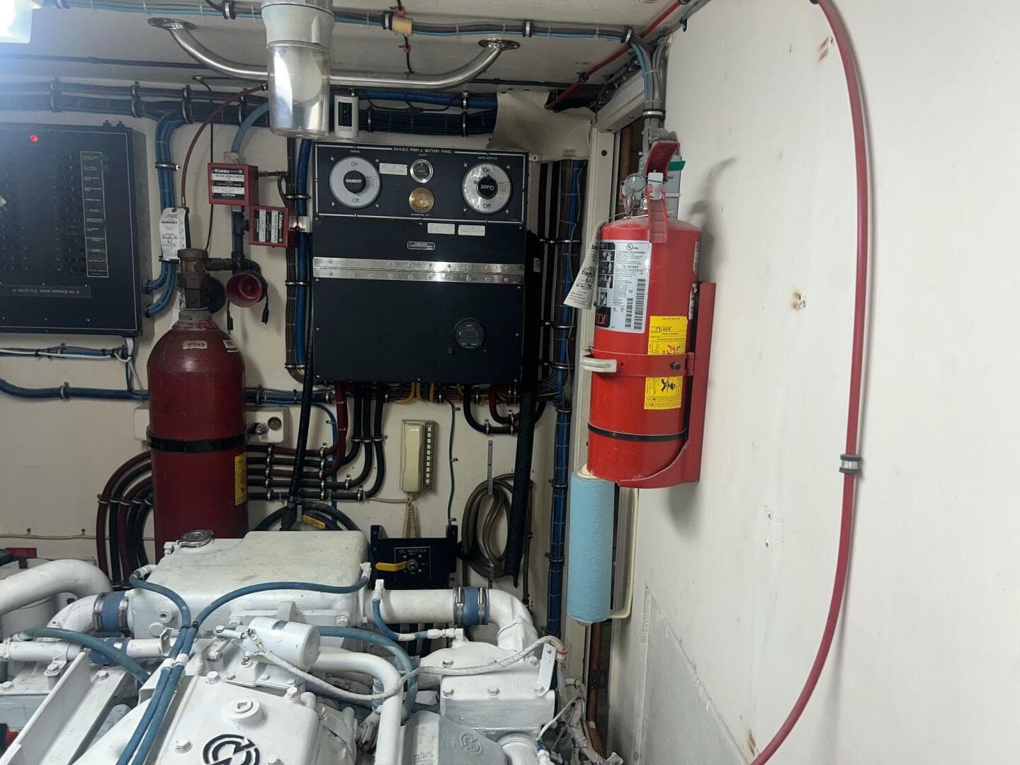 1988 Hatteras Motor Yacht — photo 119