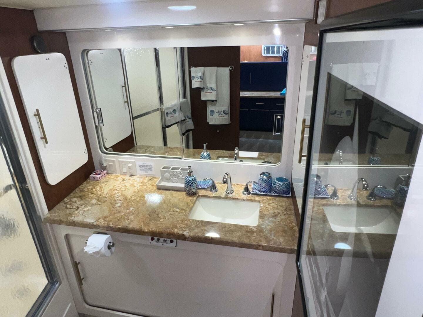 1988 Hatteras Motor Yacht — photo 85