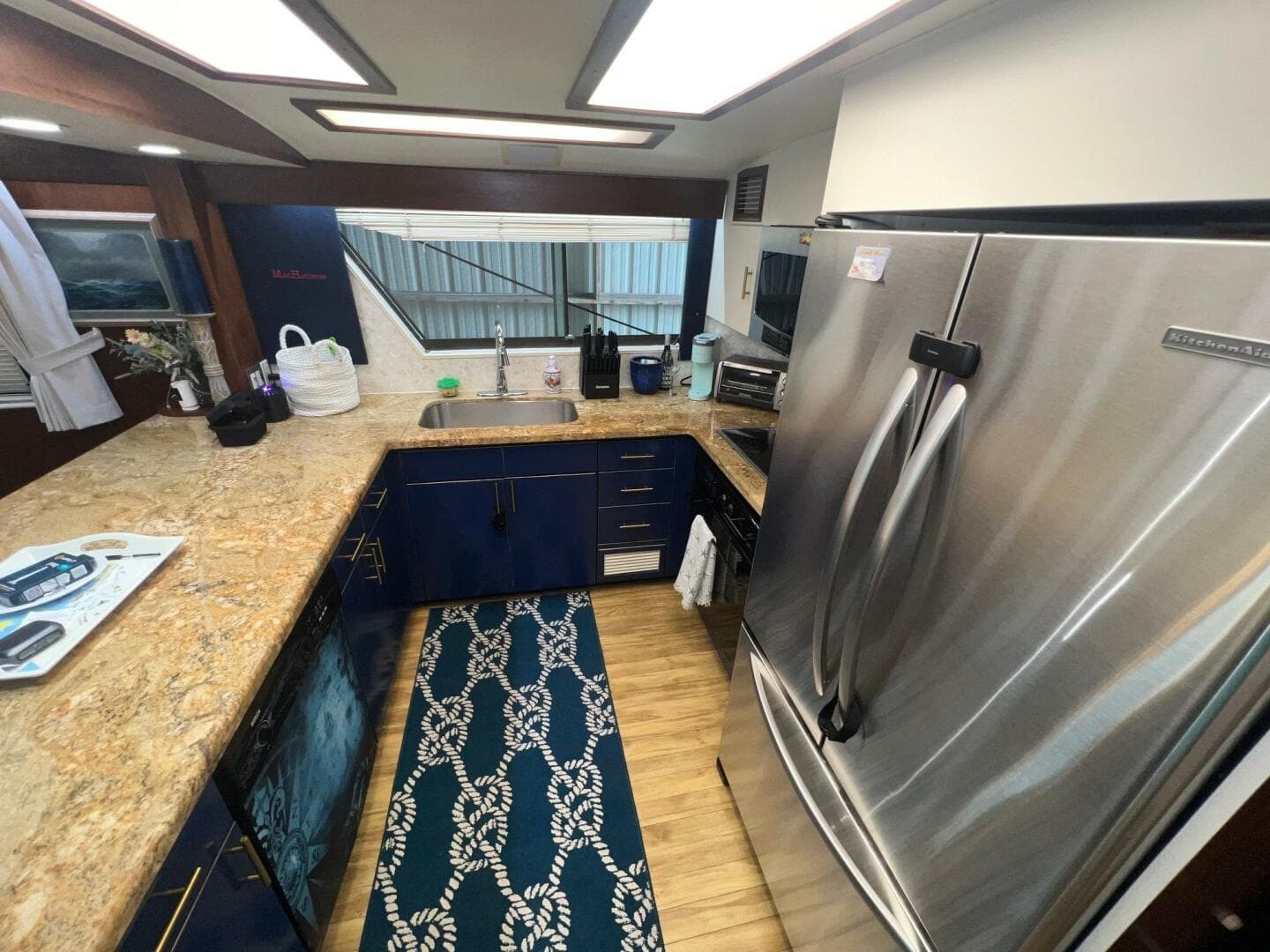 1988 Hatteras Motor Yacht — photo 33