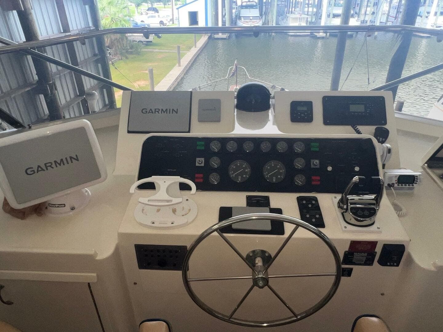 1988 Hatteras Motor Yacht — photo 102