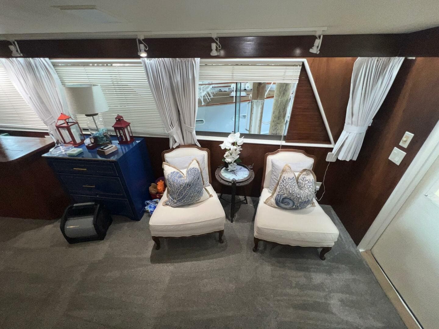 1988 Hatteras Motor Yacht — photo 23