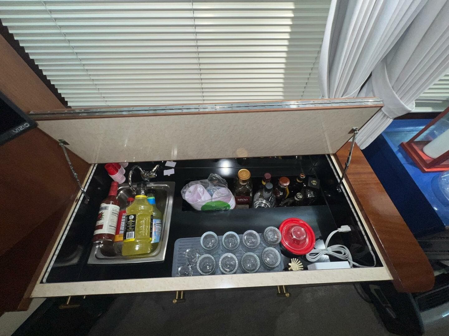 1988 Hatteras Motor Yacht — photo 29