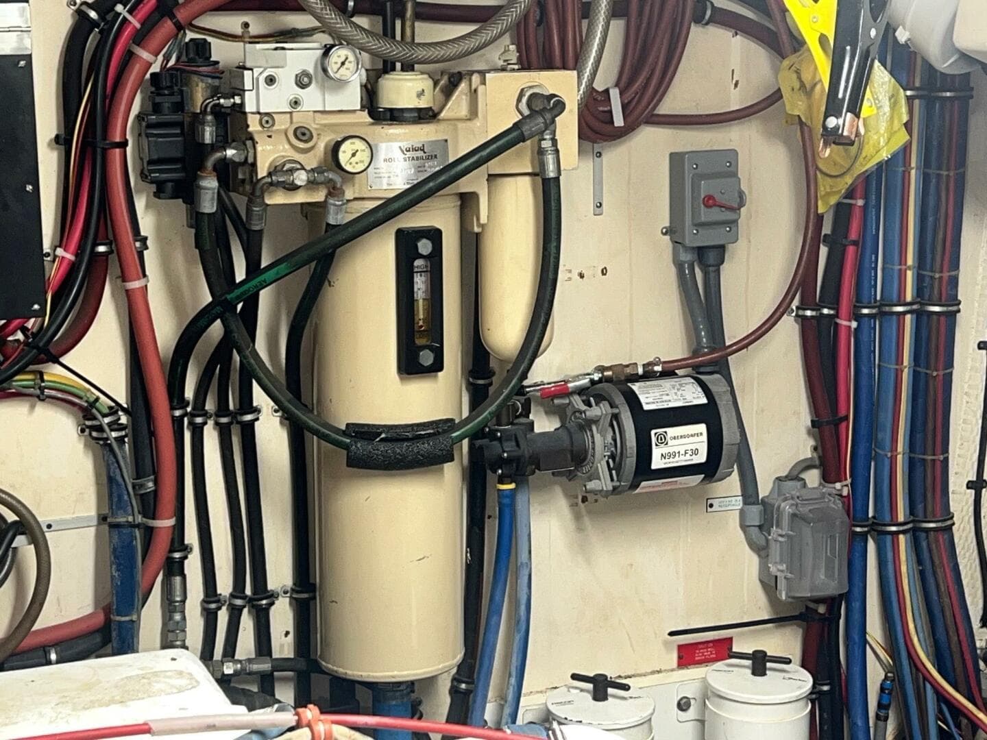 1988 Hatteras Motor Yacht — photo 132