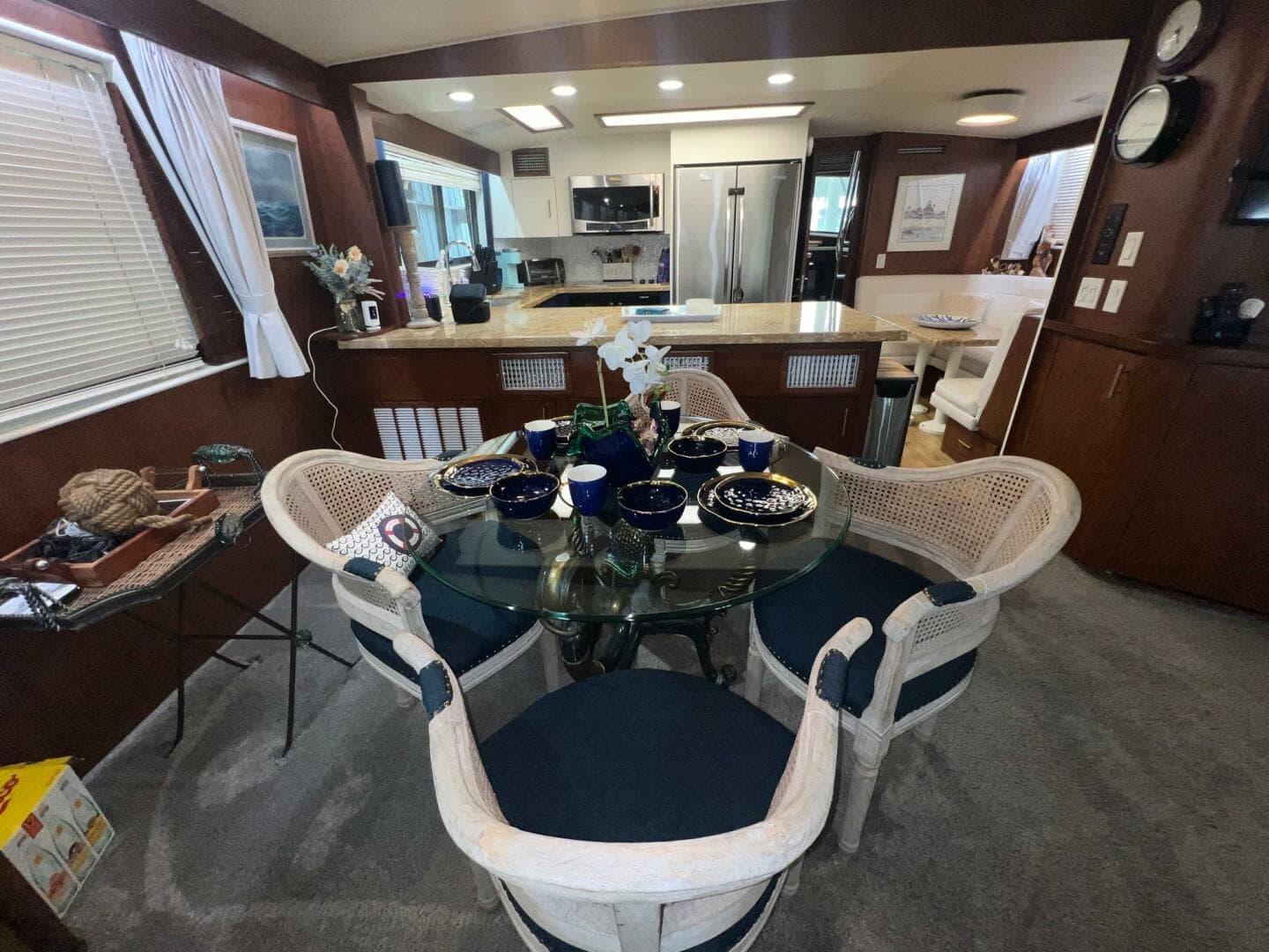 1988 Hatteras Motor Yacht — photo 25