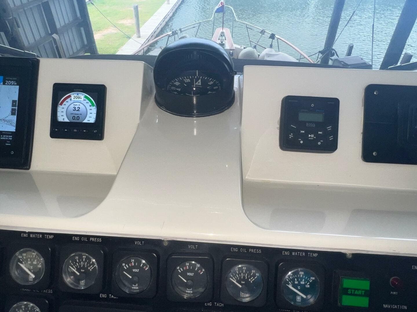 1988 Hatteras Motor Yacht — photo 107