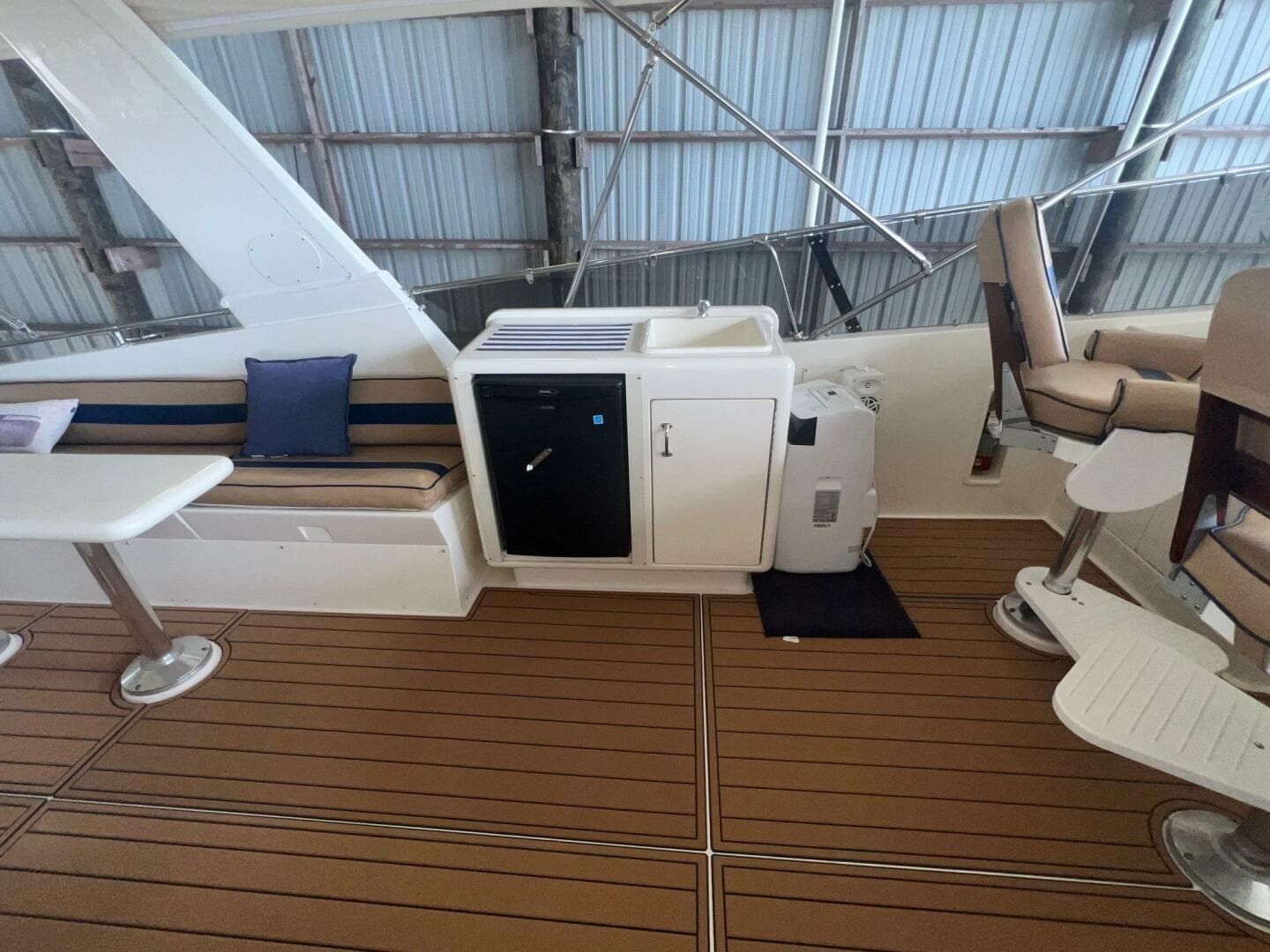 1988 Hatteras Motor Yacht — photo 101