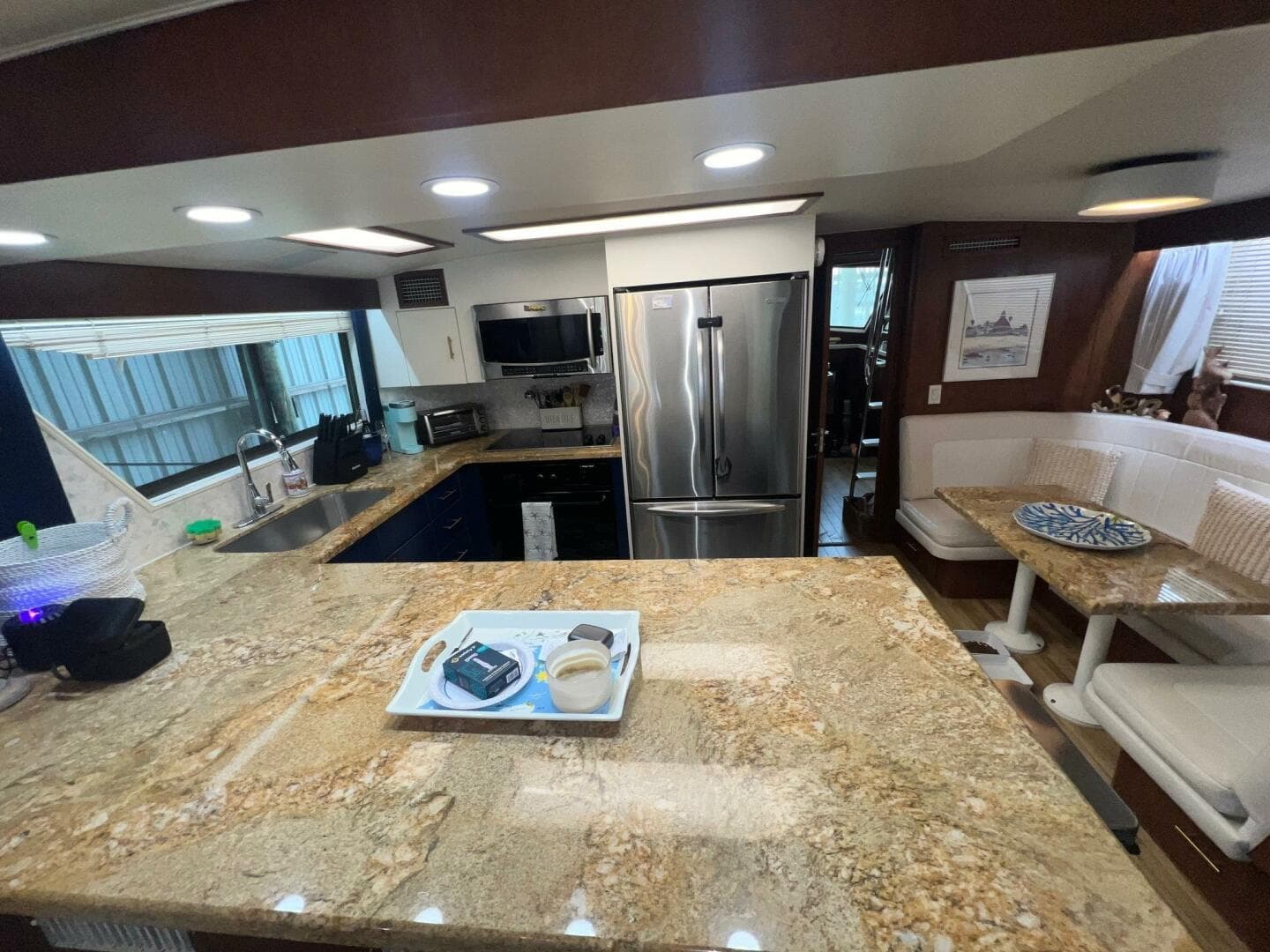 1988 Hatteras Motor Yacht — photo 32