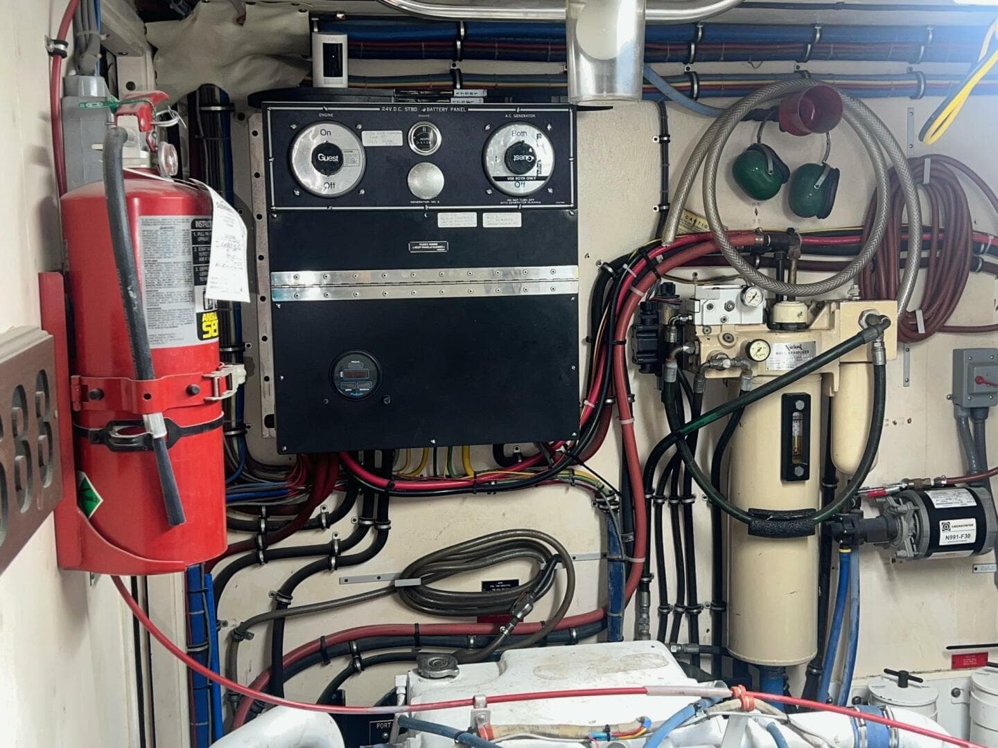 1988 Hatteras Motor Yacht — photo 133