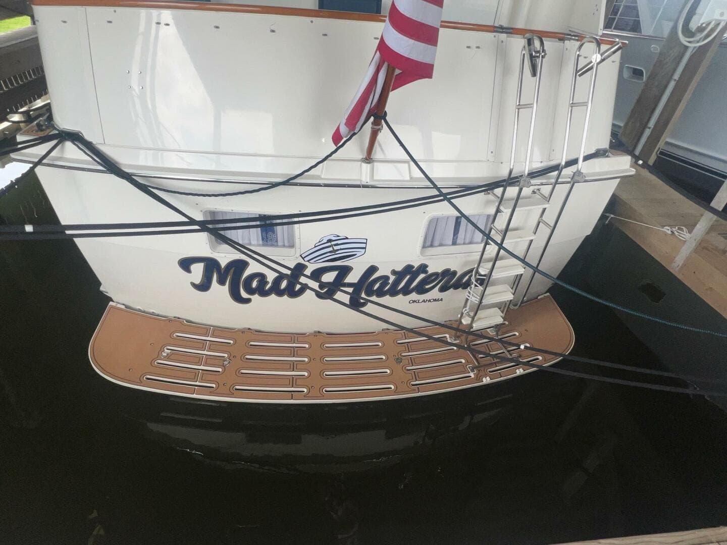1988 Hatteras Motor Yacht — photo 9