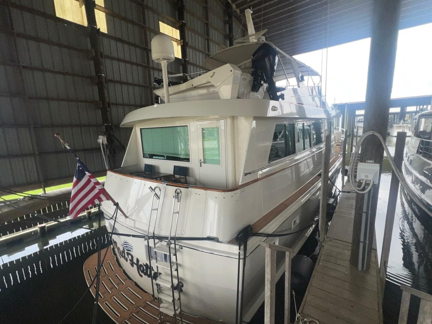 1988 Hatteras Motor Yacht — photo 6