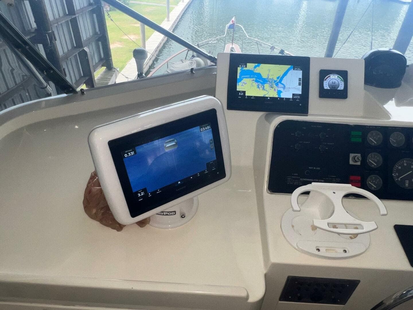 1988 Hatteras Motor Yacht — photo 108