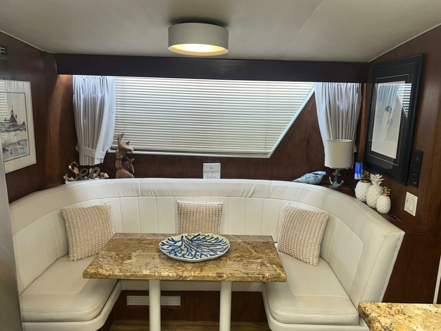 1988 Hatteras Motor Yacht — photo 41