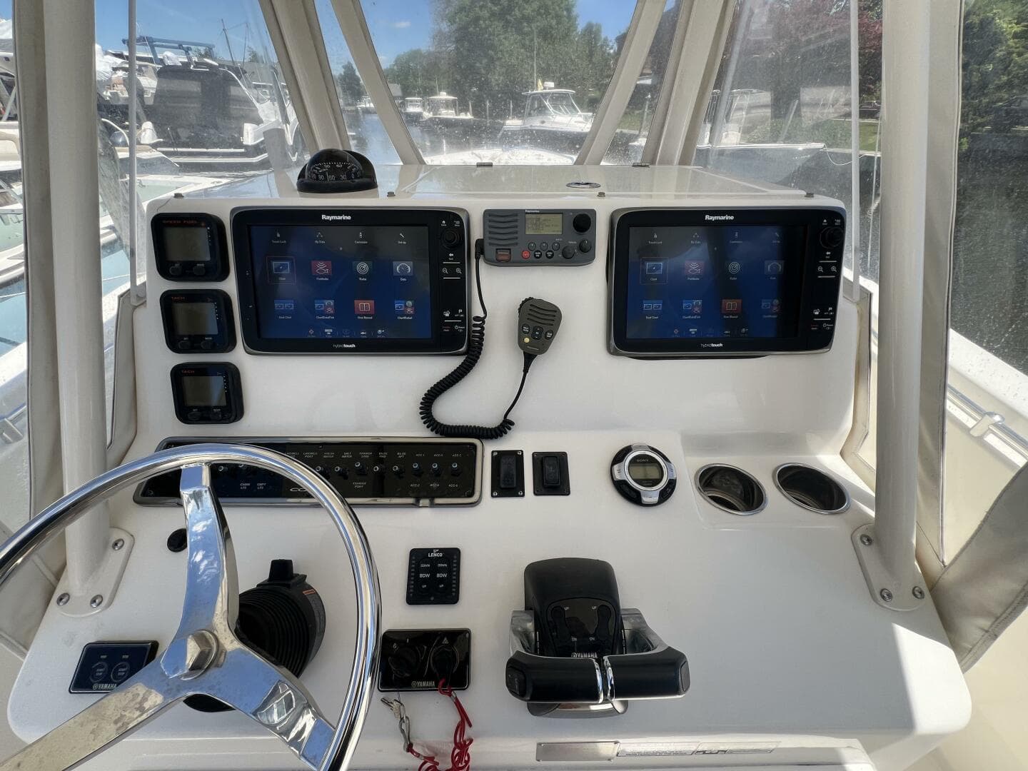 2014 Cobia 296 Center Console — photo 11