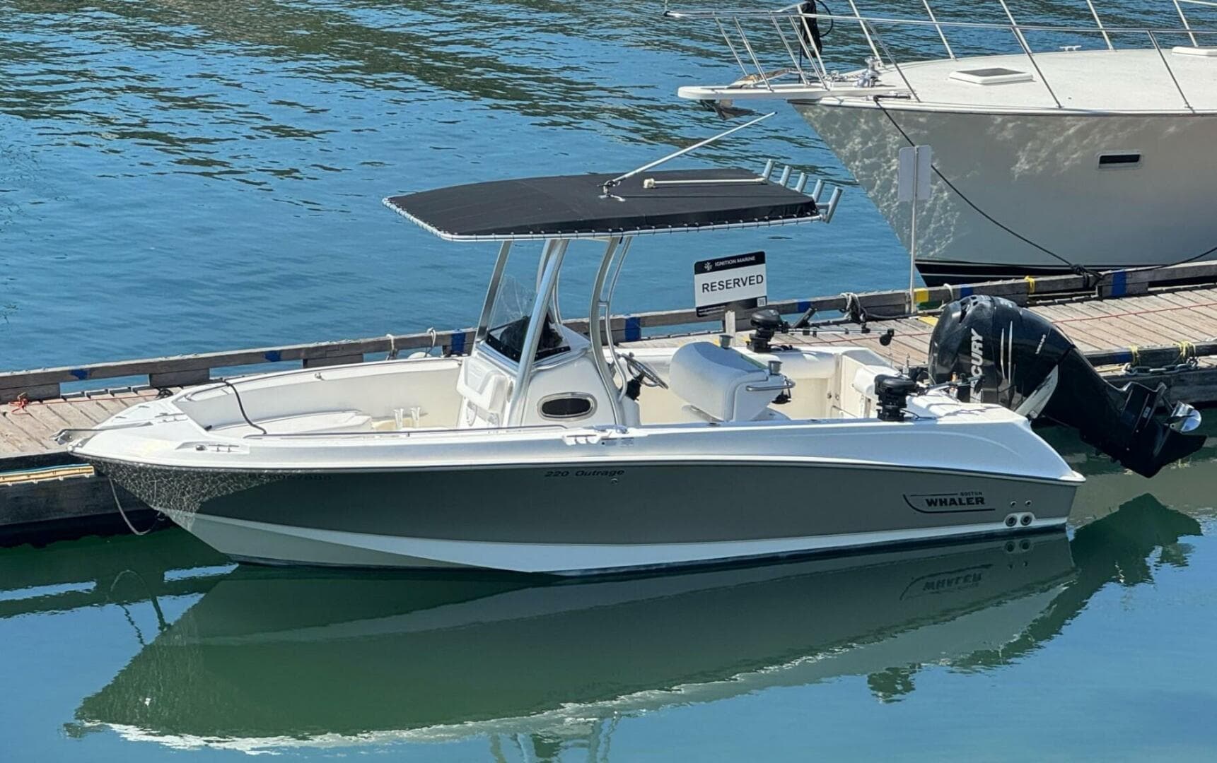 2014 Boston Whaler 220 Outrage — photo 1