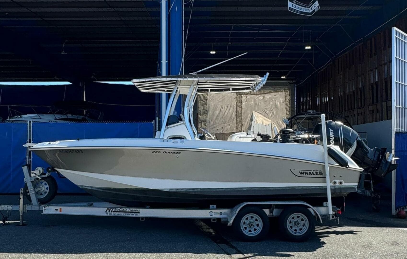 2014 Boston Whaler 220 Outrage — photo 3