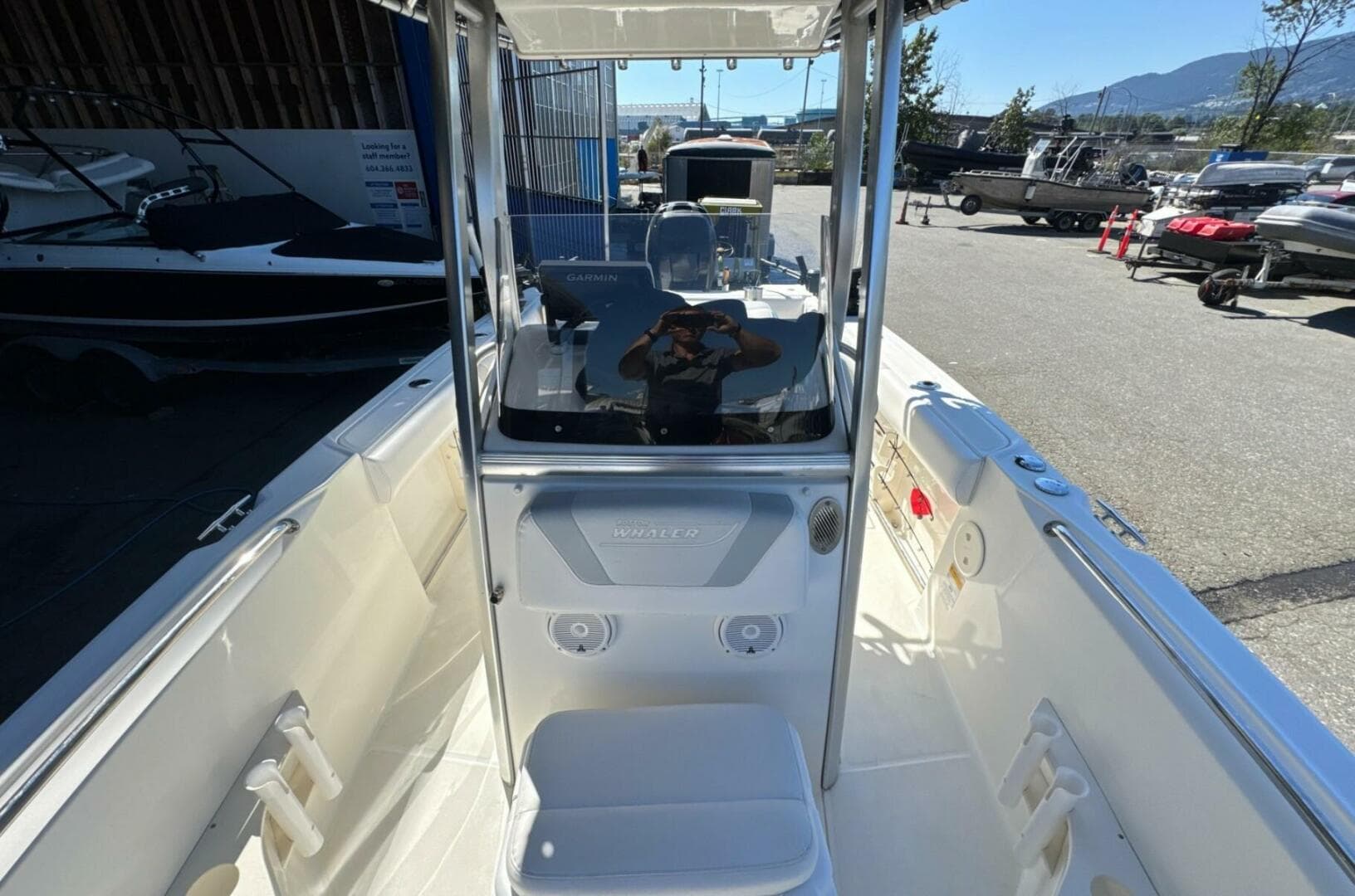 2014 Boston Whaler 220 Outrage — photo 15
