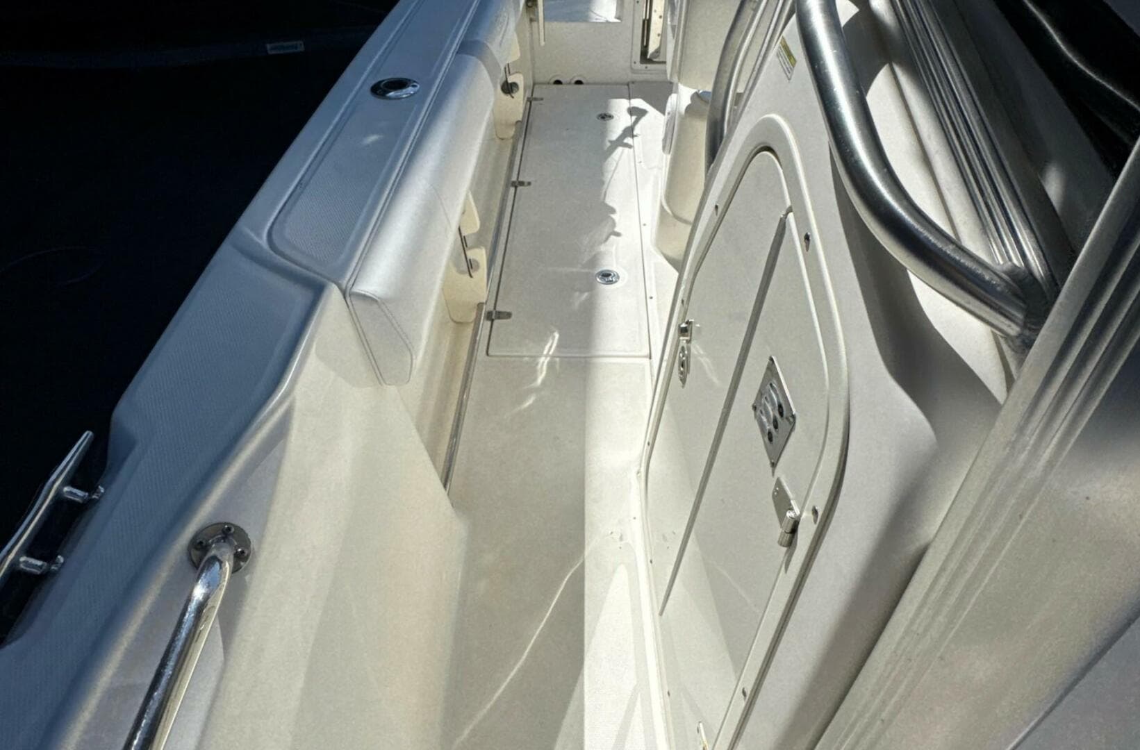 2014 Boston Whaler 220 Outrage — photo 19