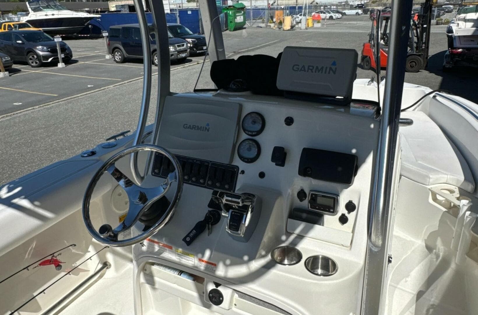 2014 Boston Whaler 220 Outrage — photo 9