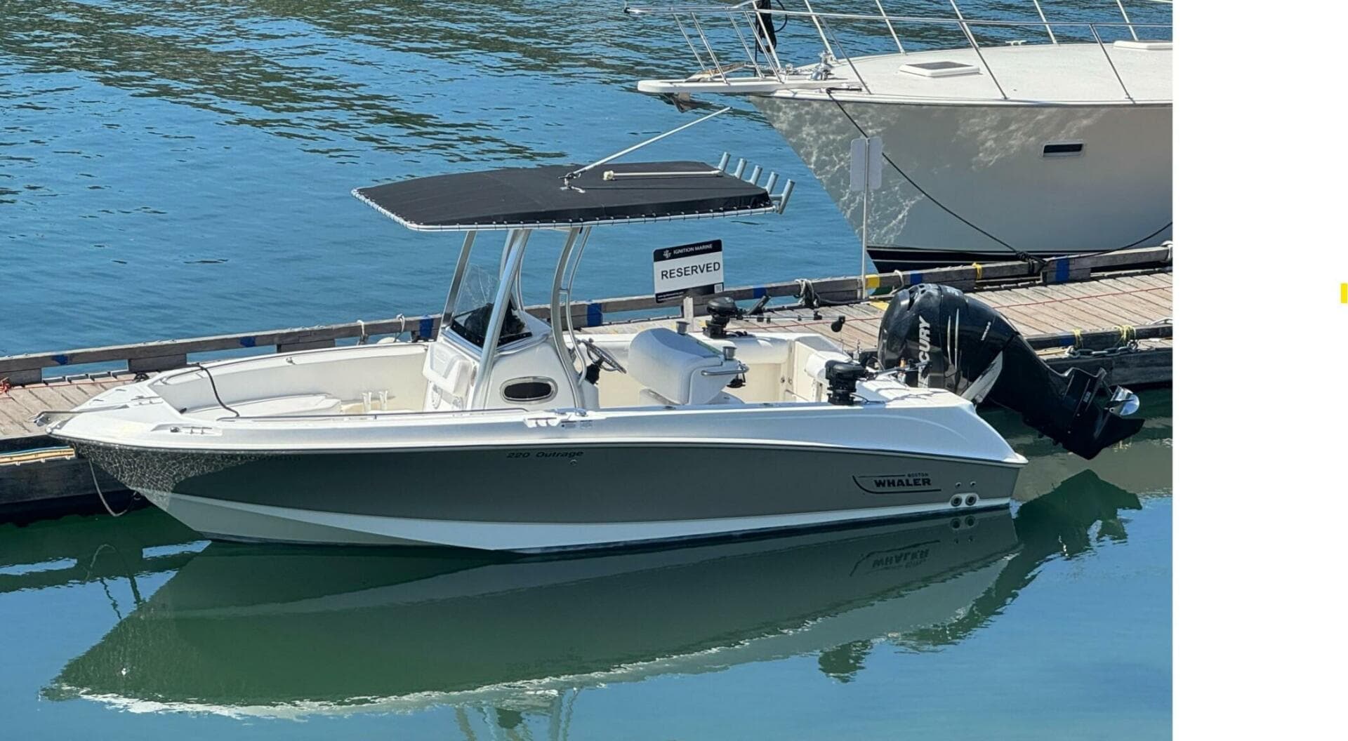 2014 Boston Whaler 220 Outrage — photo 2